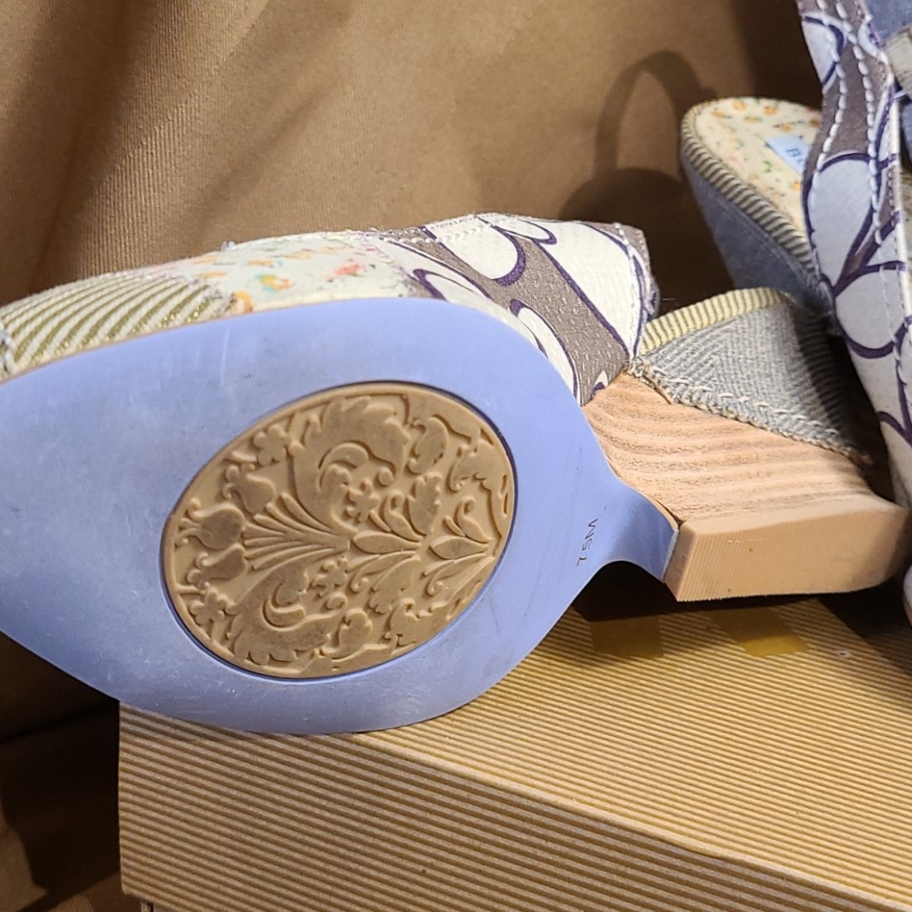 Bobbi Blu open toe buckle strap 7.5 heel/wedge - Picture 7 of 12
